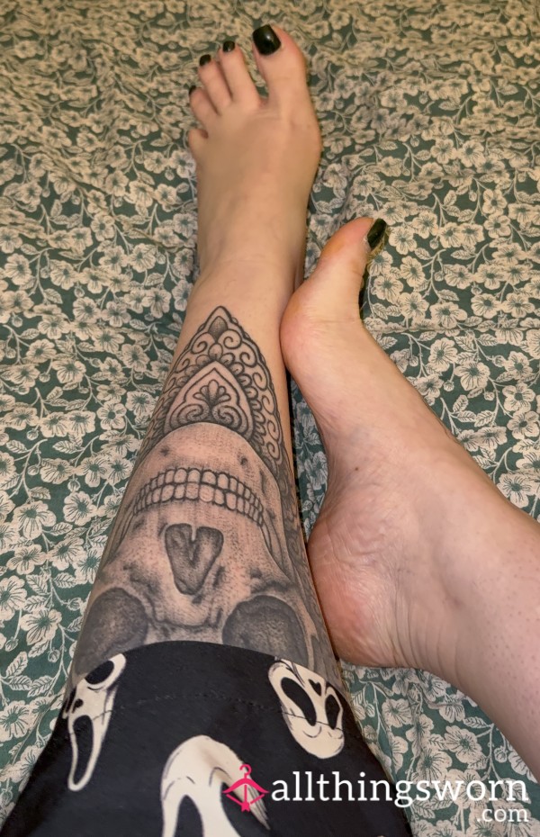 Scrunching And Rubbing My Feet Together 👣