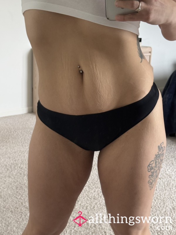 Seamless Thin Black Workout Thongs!
