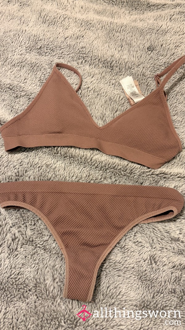 Seamless Sports Thong And Bra - Delivery Included 📦