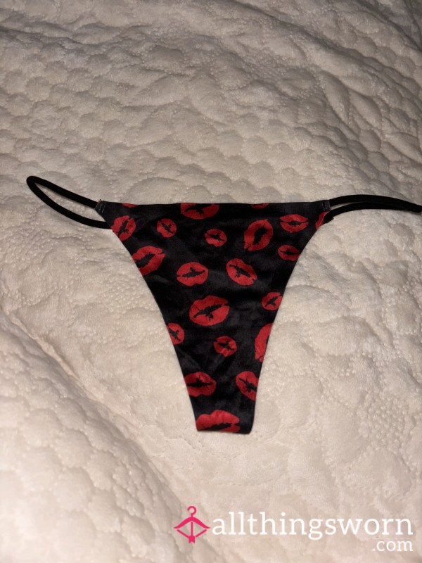 Seamless Thong With A Kiss Print Design