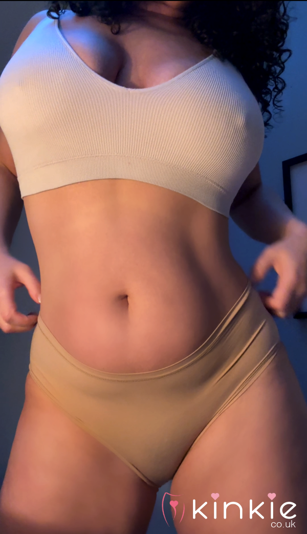 Second-Skin Luxury Panties :Cream Essentials. Cla**ic Cream Full-back Knickers From An Essentials Brand.