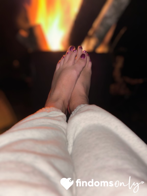 Seductive Feet By The Fire 🔥