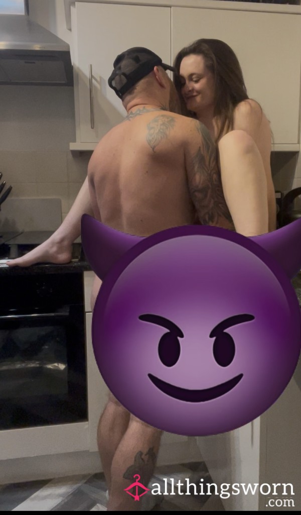 See Me Get F****d And Licked In The Kitchen 🤭😈