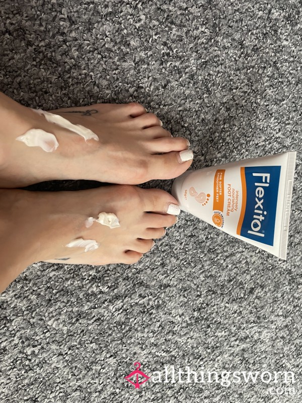 See Me Nourishing My Pretty Feet 👣 With Foot 🦶 Cream 💦