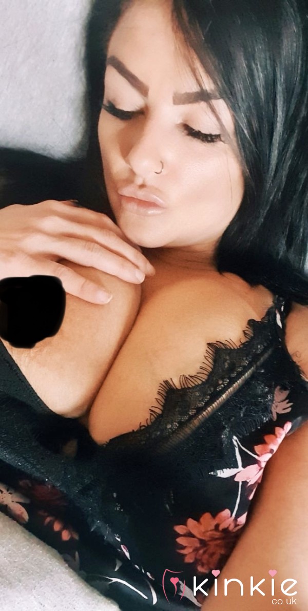 See My Ma**ive Tits Bounce