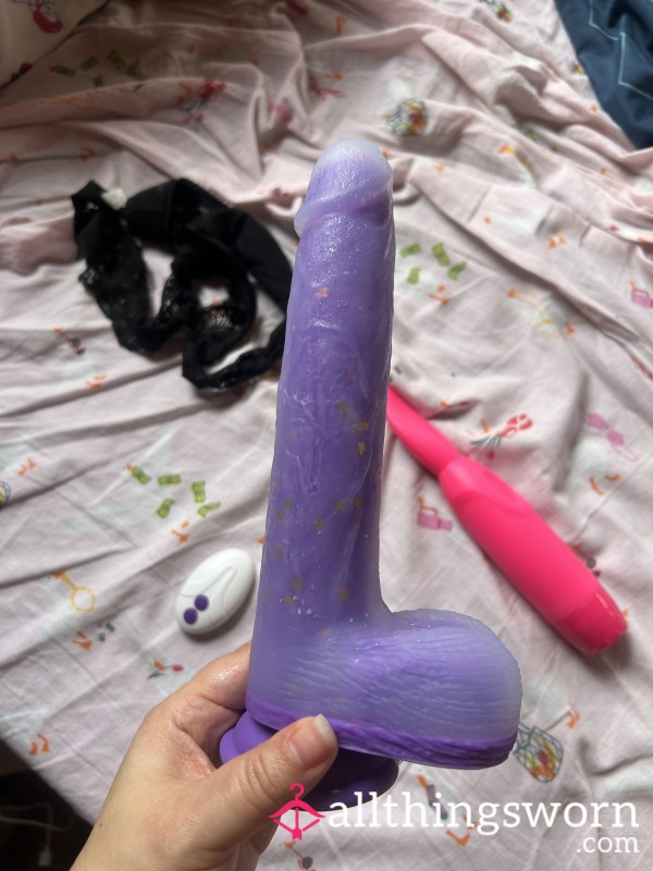 Self Thrusting Purple Di**o Plows Me