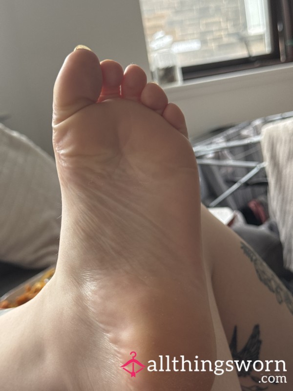 Selling Multiple Options Of Feet Pics