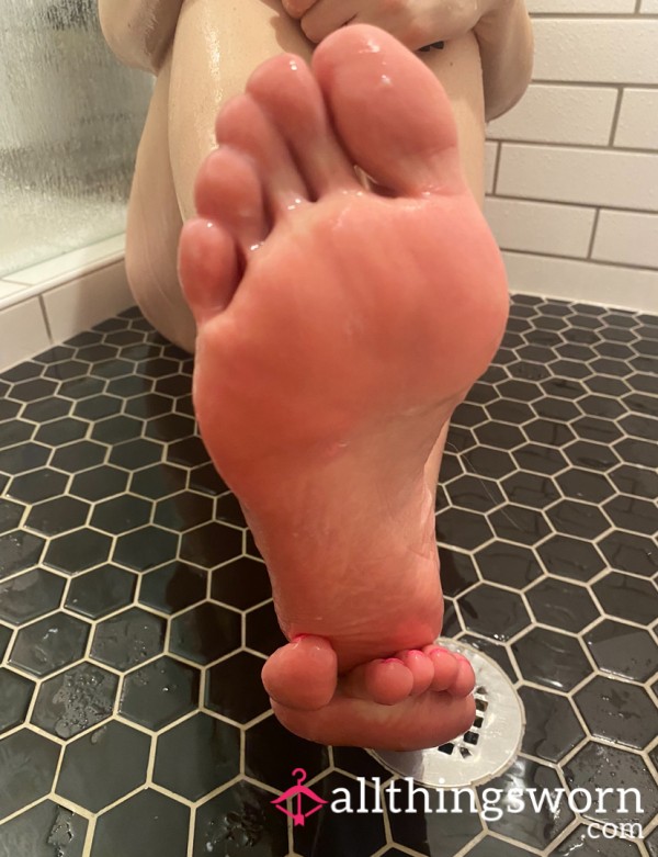 Sensual Self Foot Rub In The Shower