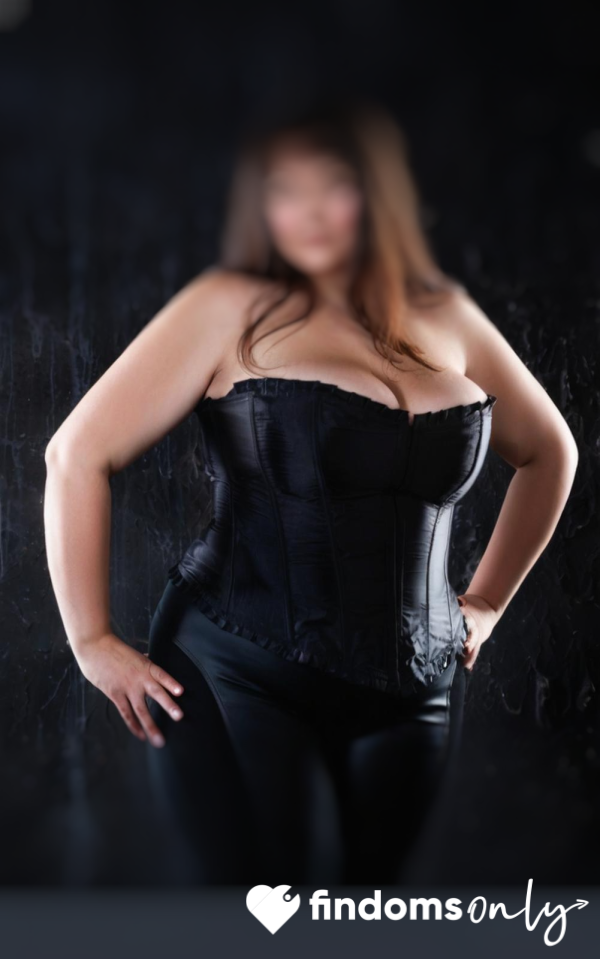 Sensuele Dame In Zwarte Lederen Korset
