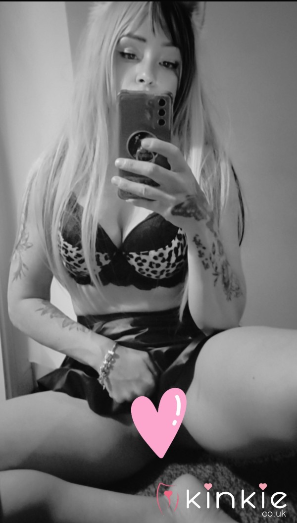 Set Of 2 Pics No Panties (uncensored Version) 😻😈