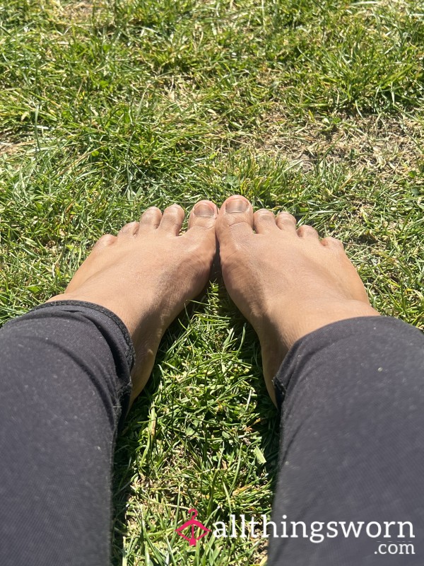 Set Of S**y Feet Pics 💋