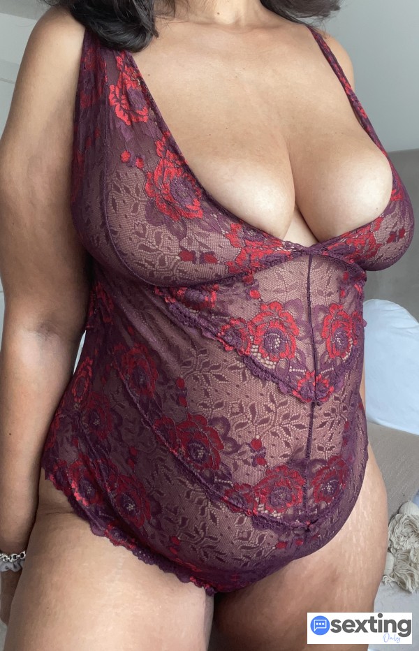 S**ting Mature BBW