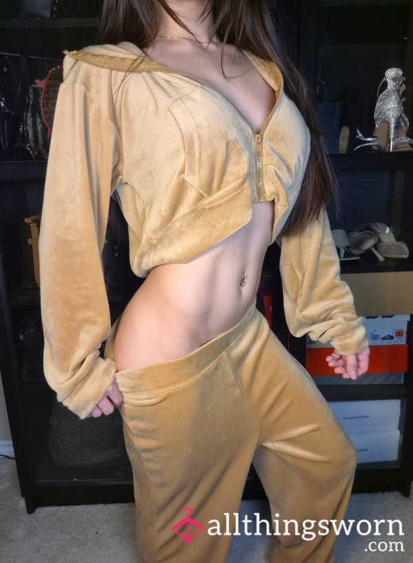 💋s**y 2 Piece Velvour Soft Knit Matching 2 Piece Beige Set Cropped Oversized Hoodie Sweater + Beige Sweat Pants/Track Pants Well Worn For Years Japanese Asian Gym Girl Athletic Model Personal