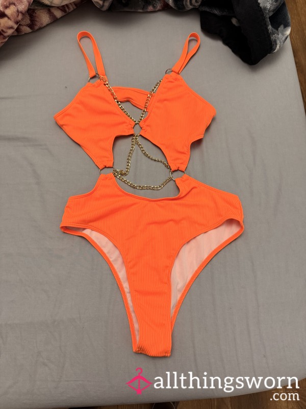 S**y And Eye Catching