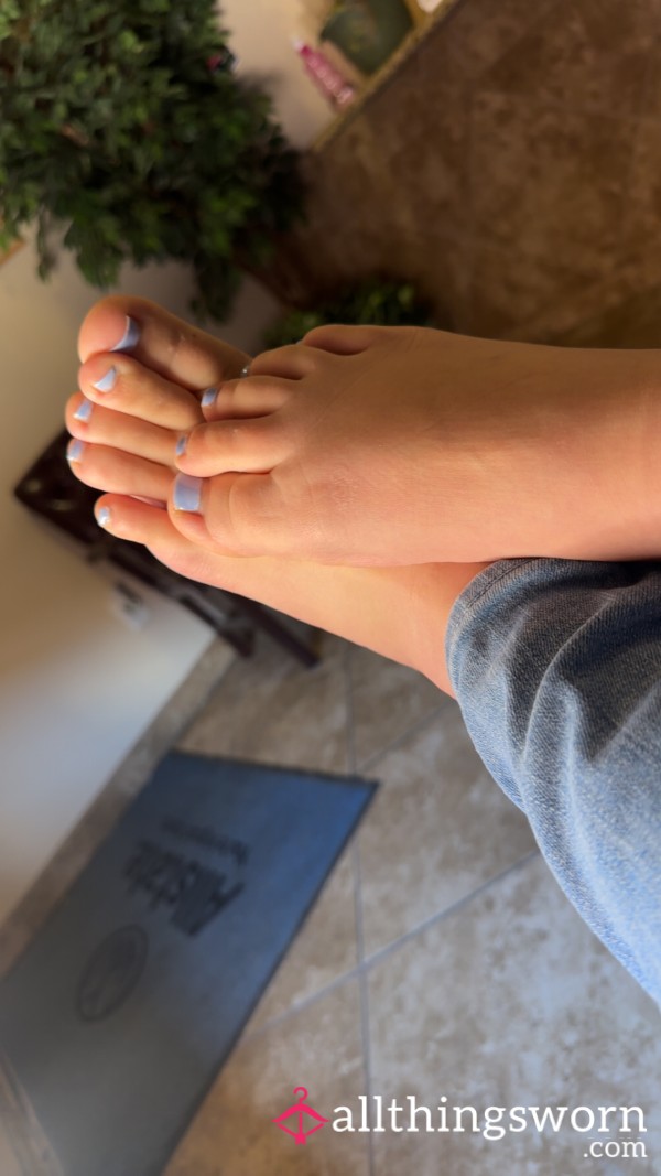 S**y Baby Blue Feet Pics