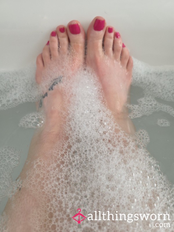 S**y Bathtub Footsie 🦶🍆💦