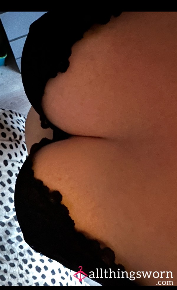 S**y Black Bra