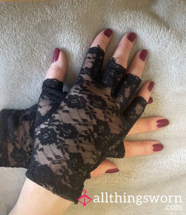 S**y Black Lacey Gloves