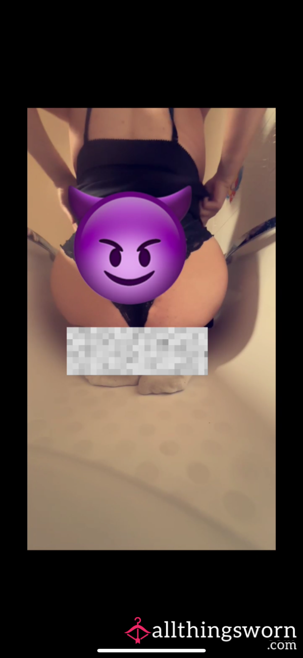 S**y Black Pantie Tease 🍑