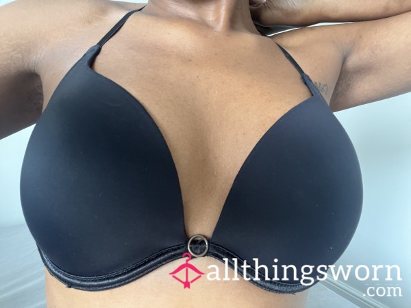 S**y Brown Girl In A S**ier Black Bra..