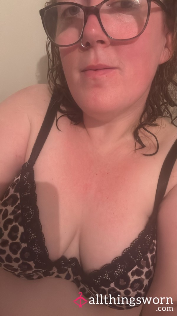 S**y DD Breasts With Bra