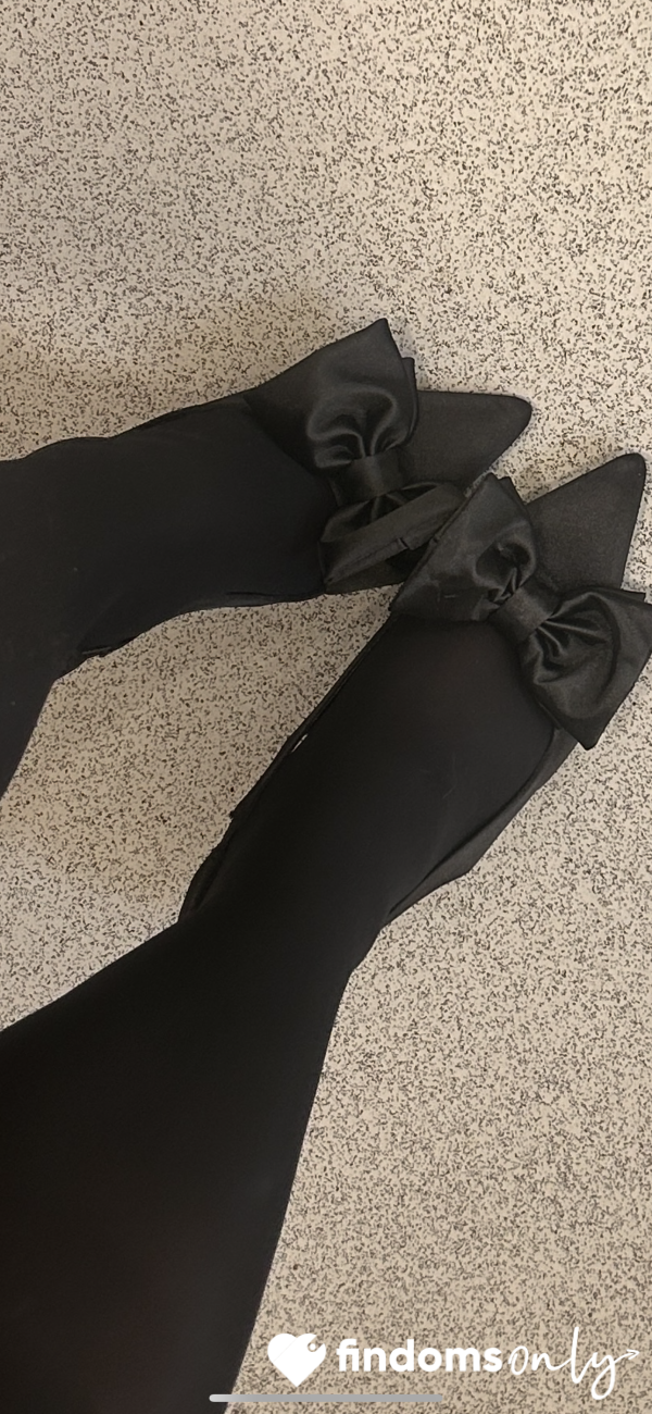 S**y Feet
