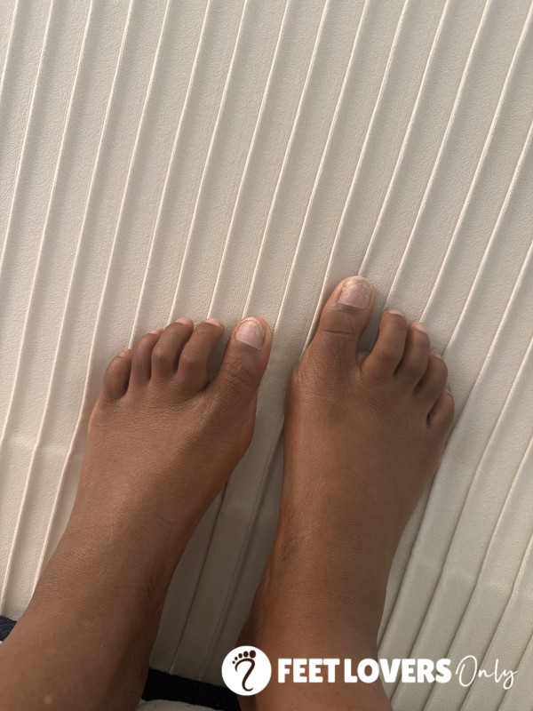 S**y Feet