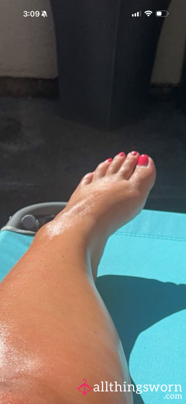 S**y Feet Photos