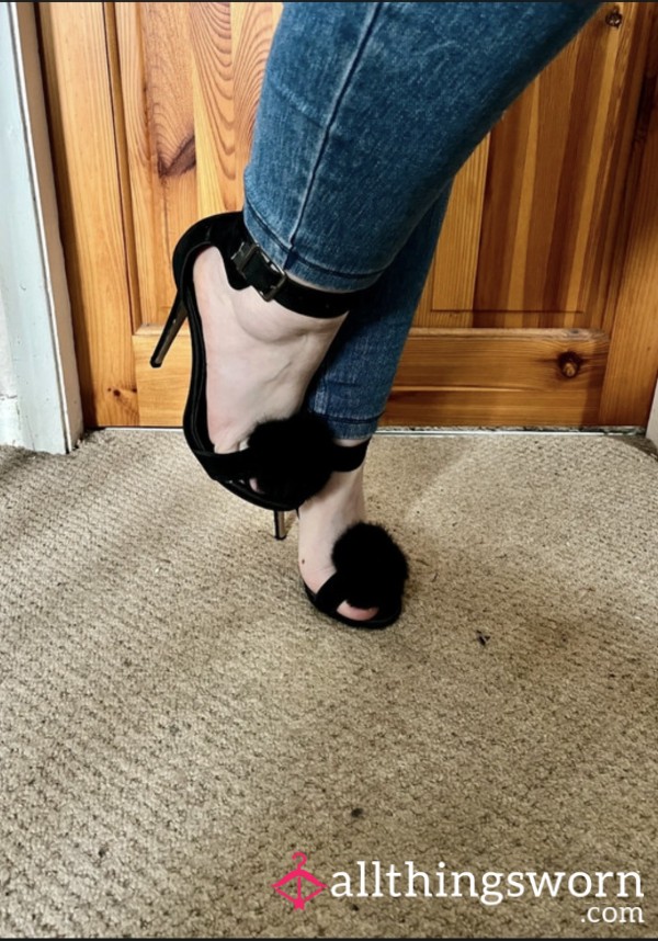 S**y Fluffy Size 5 Heels