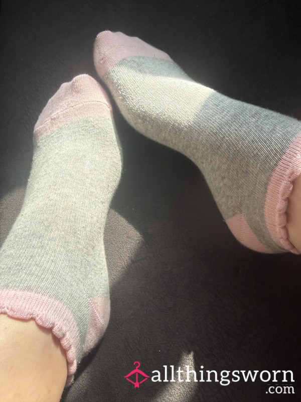 S**y Grey, White & Pink Socks – Cozy Meets Playful🫶🏻