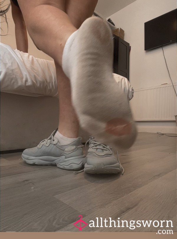 S**y Gym Shoe And Sock Worship