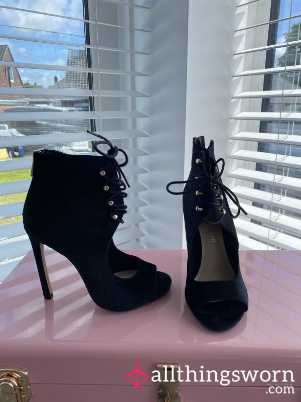 S**y Heels
