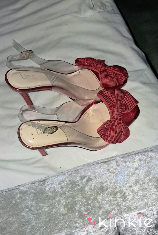 S**y Heels To Show The Pretty Feet Off