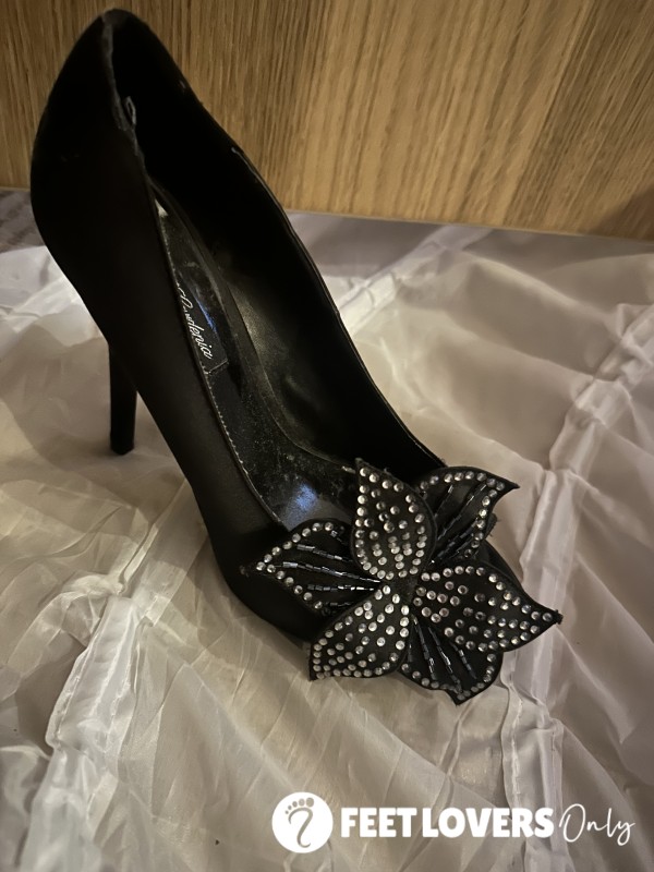 S**y High Heels To Buy And Get 3 S**y Photos Of Me Wearing Them Before I Send Them