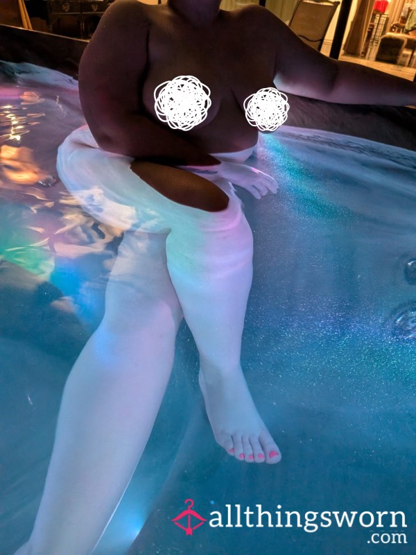 S**y Hot Tub Pics, The Jets Feel So Good 💦🤤😉