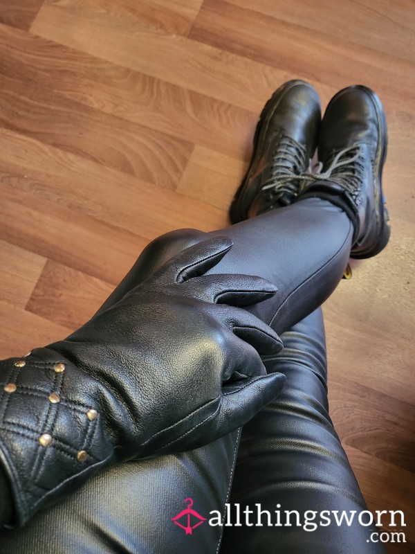 S**y In Leather Get To My Feet Where You Belong