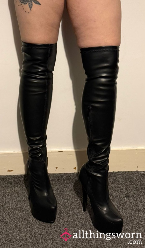 S**y Knee Highs!