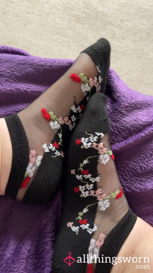 S**y Lacy Flower Socks