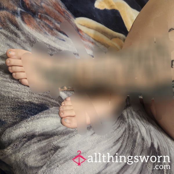 S**y Pregnant Feet Pic With Tattoo