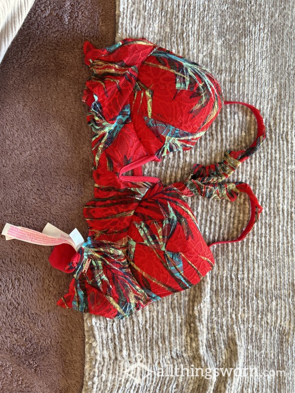 S**y Red Bra.