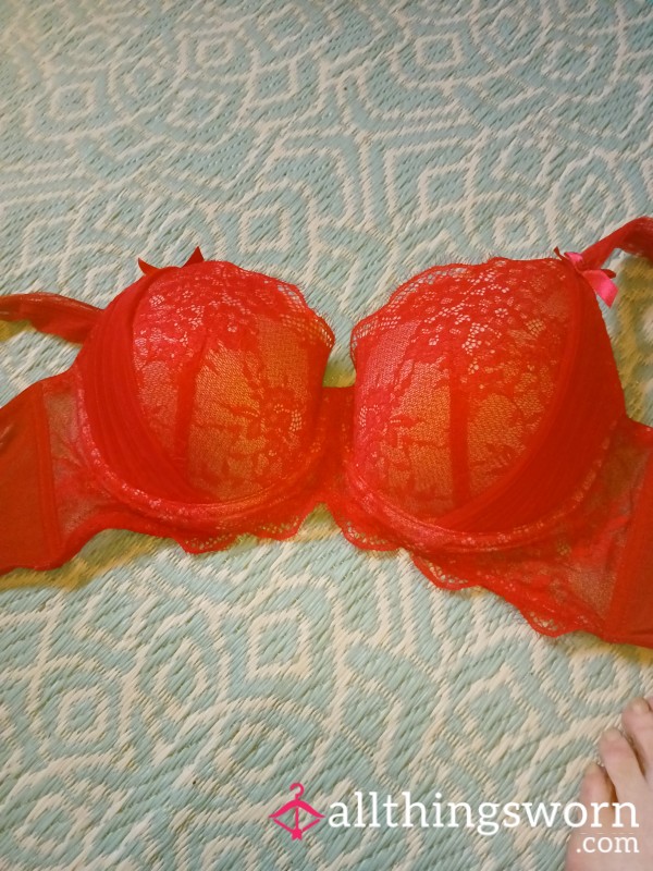 S**y Red Bra