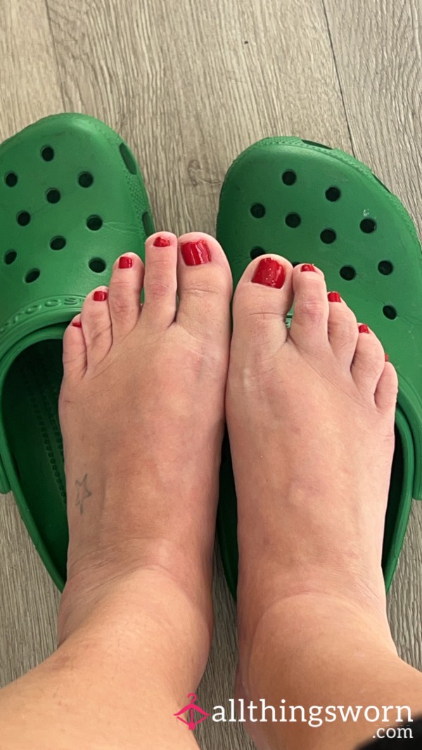 S**y Red For The Toes Freshly Painted