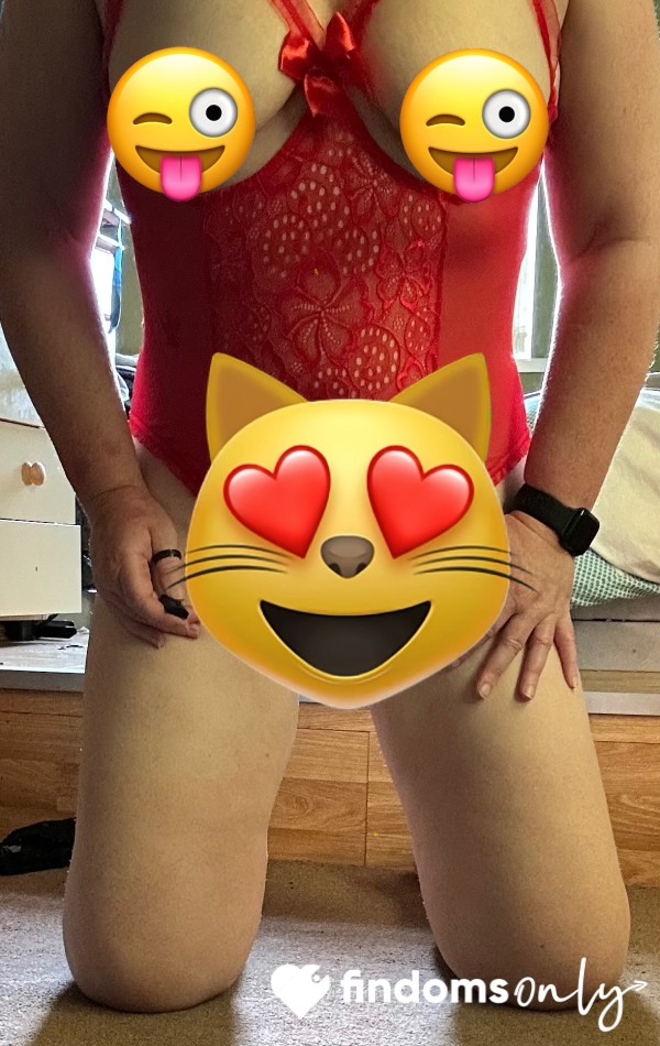 S**y Red Lace Photo Set