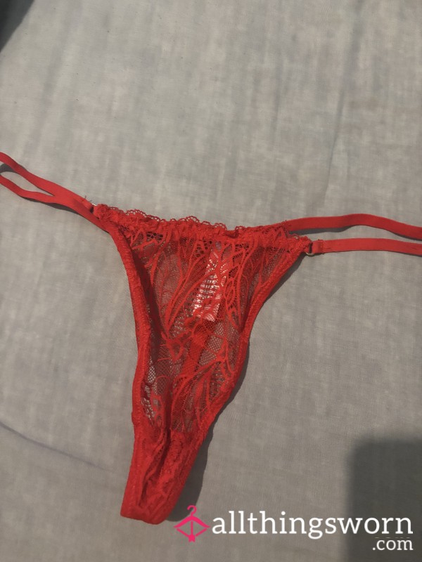 S**Y RED LACE THONG🍒