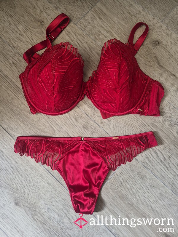 S**y Red Matching Set