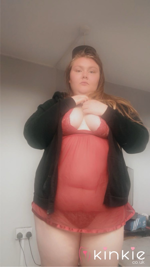S**y Red Outfit