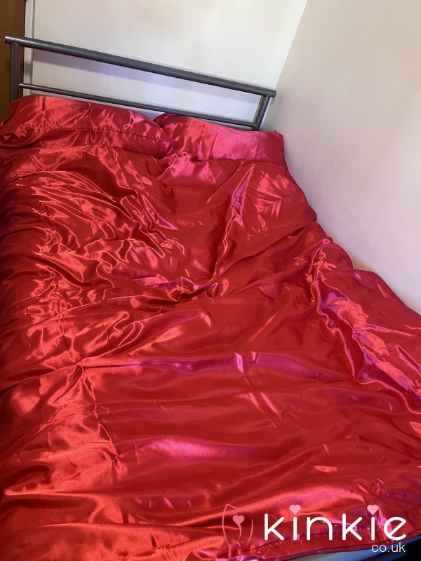 S**y Red Satin Double Duvet Cover And Pillow Set 🌹