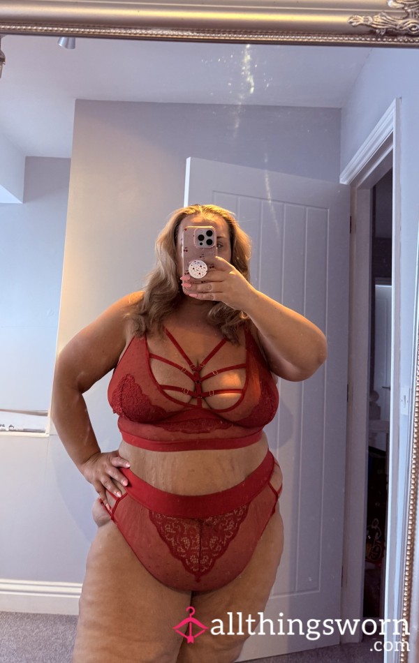 S**y Red Set ❤️ - Red Lace & Mesh Bra & Pants. 💋