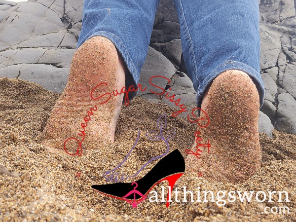 S**y Sandy Feet 😈