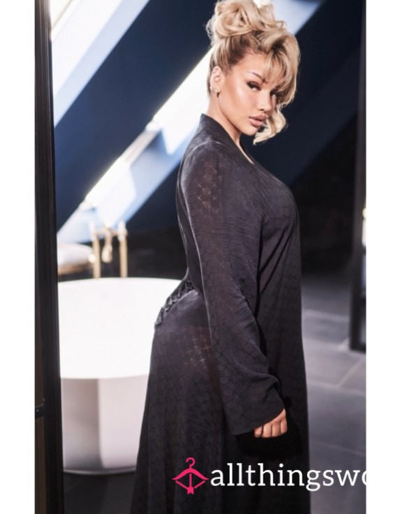 S**y Savage X Fenty Robe